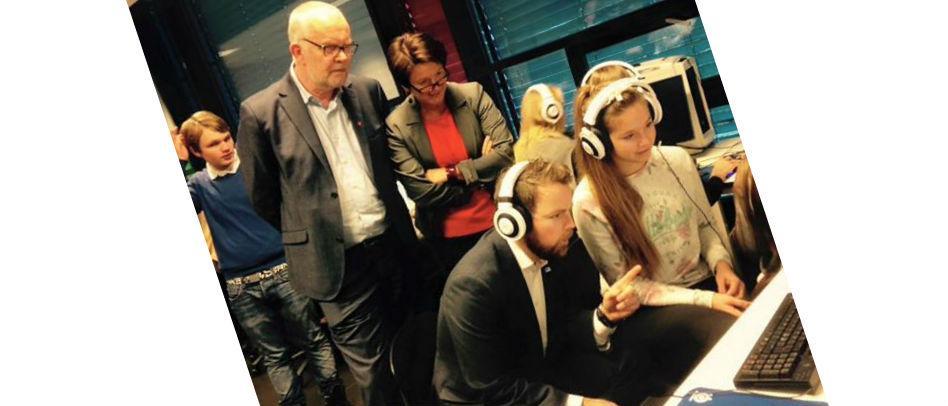 Se, kunnskapsministeren fikk spille dataspill i engelsktimen