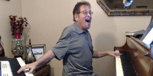 Hva skjedde da en 71-åring satte seg ved pianoet og streamet på Twitch?