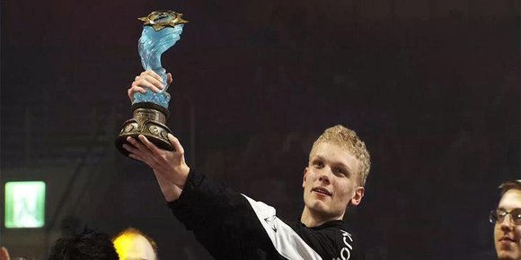 Norske Casper «Hunterace» Notto historisk