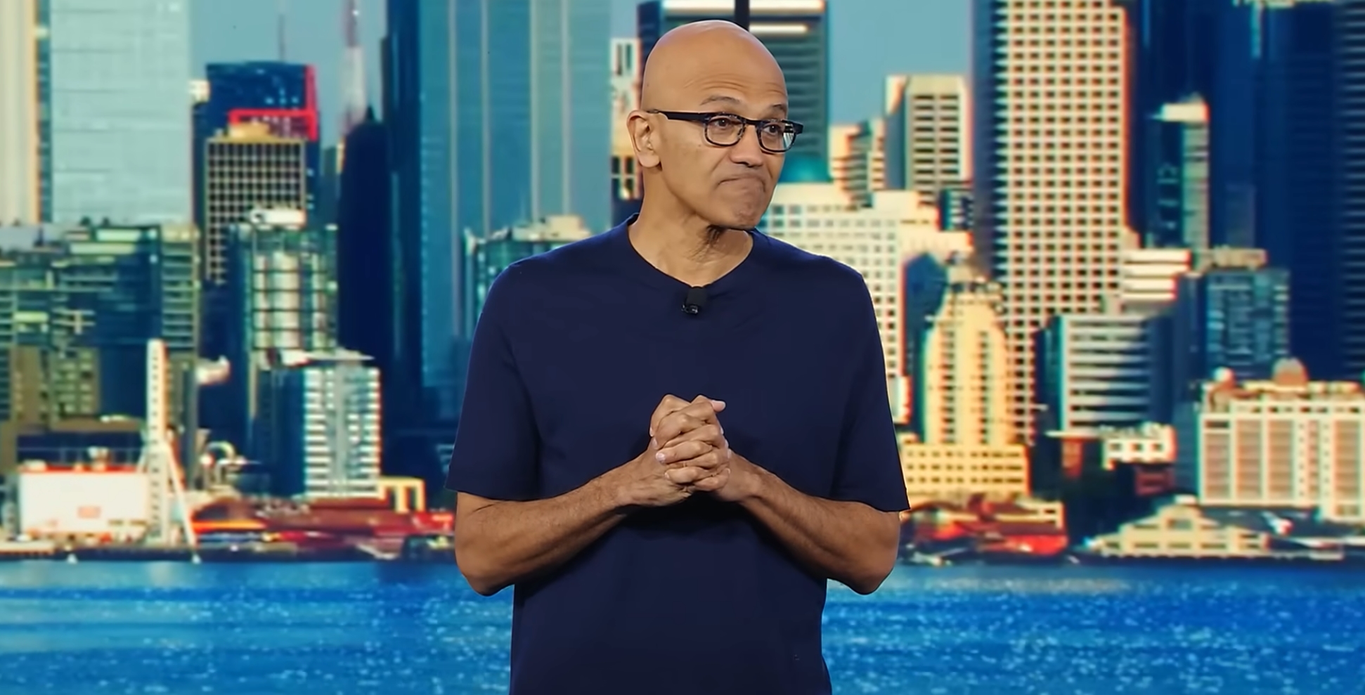 Microsoft-sjef Satya Nadella sier det er harde kår.