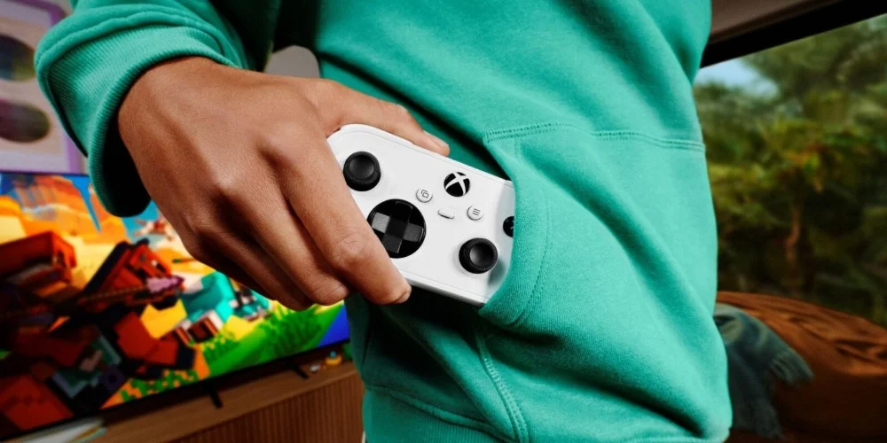Gir ut bitteliten Xbox-kontroller